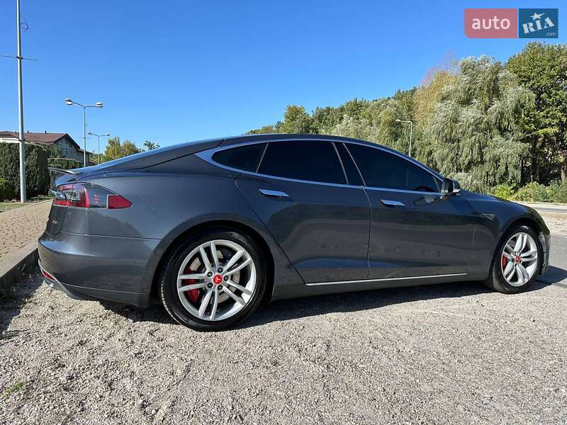 Ліфтбек Tesla Model S 2014 в Дніпрі