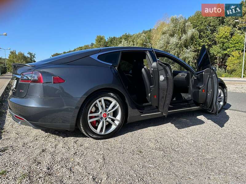 Ліфтбек Tesla Model S 2014 в Дніпрі