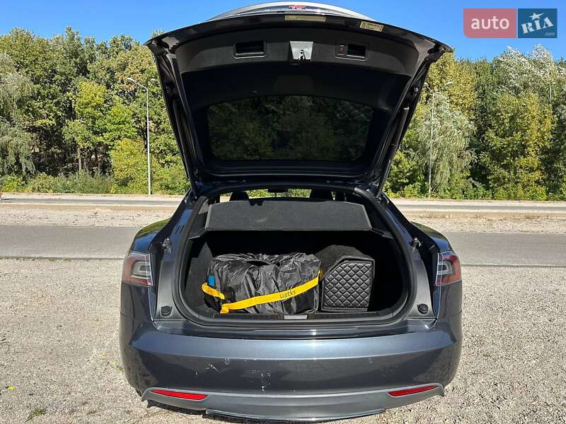 Ліфтбек Tesla Model S 2014 в Дніпрі