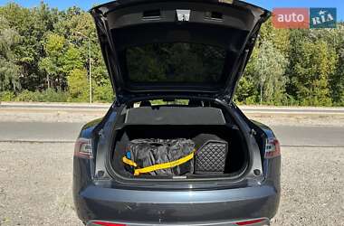 Лифтбек Tesla Model S 2014 в 
