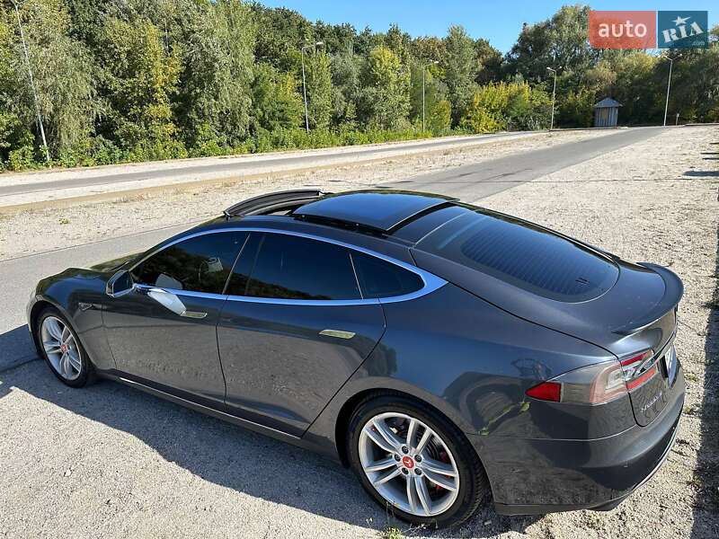 Ліфтбек Tesla Model S 2014 в Дніпрі