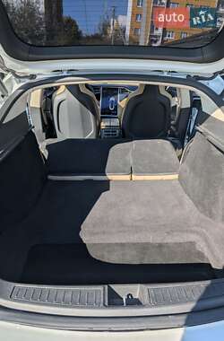 Лифтбек Tesla Model S 2014 в 