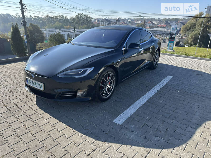 Лифтбек Tesla Model S 2017 в Черновцах