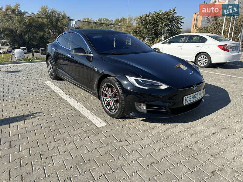 Ліфтбек Tesla Model S 2017 в Чернівцях