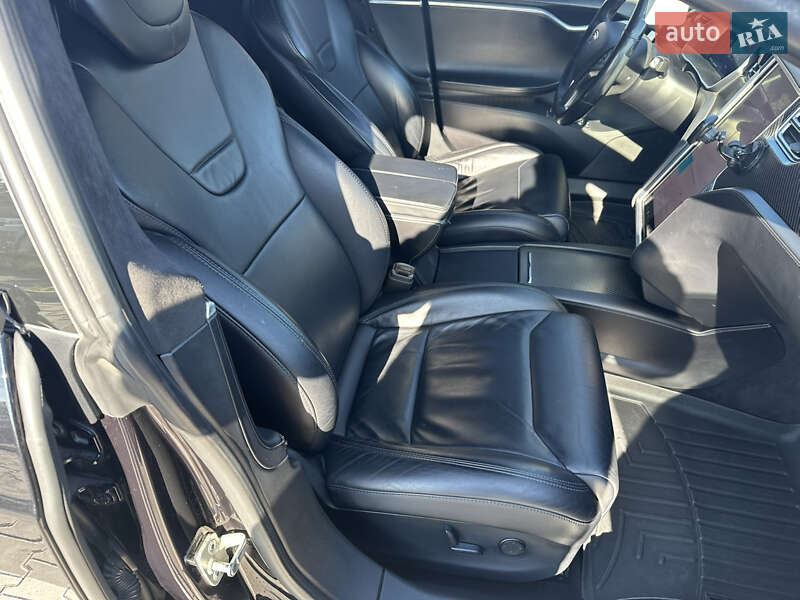 Ліфтбек Tesla Model S 2017 в Чернівцях