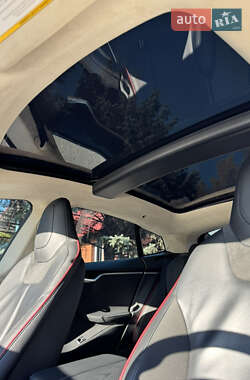 Лифтбек Tesla Model S 2014 в 