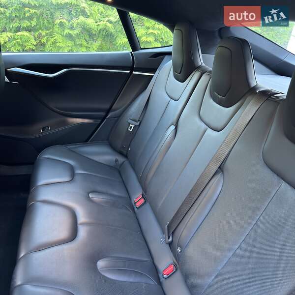 Ліфтбек Tesla Model S 2016 в Львові
