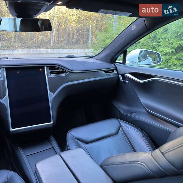 Ліфтбек Tesla Model S 2016 в Львові