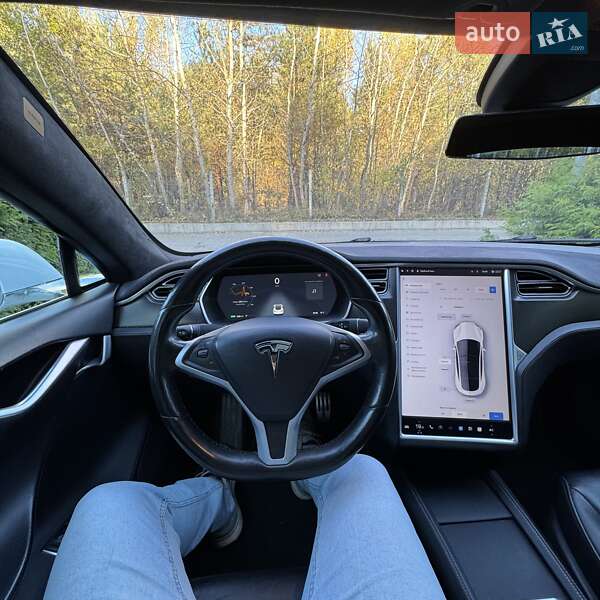 Ліфтбек Tesla Model S 2016 в Львові