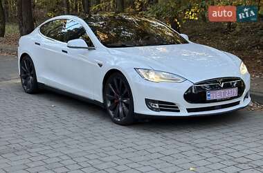 Лифтбек Tesla Model S 2016 в Львове