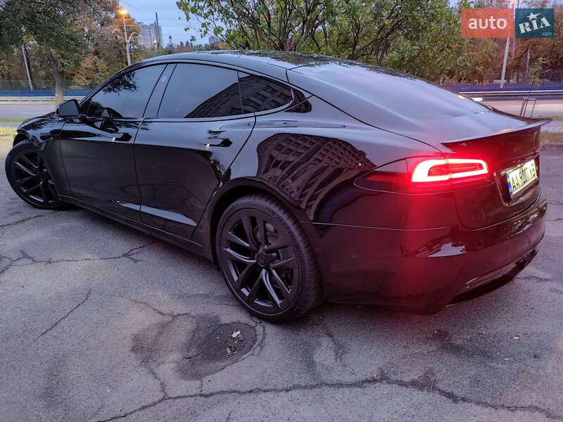 Лифтбек Tesla Model S 2022 в Киеве