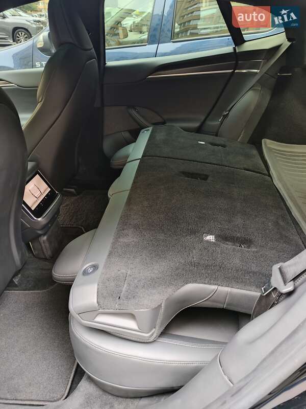 Лифтбек Tesla Model S 2022 в Киеве