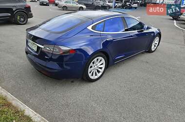 Лифтбек Tesla Model S 2016 в Львове
