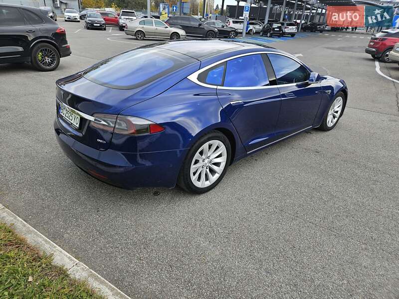 Ліфтбек Tesla Model S 2016 в Львові