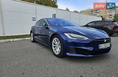 Лифтбек Tesla Model S 2016 в Львове
