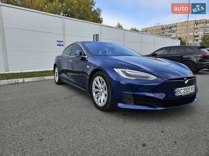 Ліфтбек Tesla Model S 2016 в Львові
