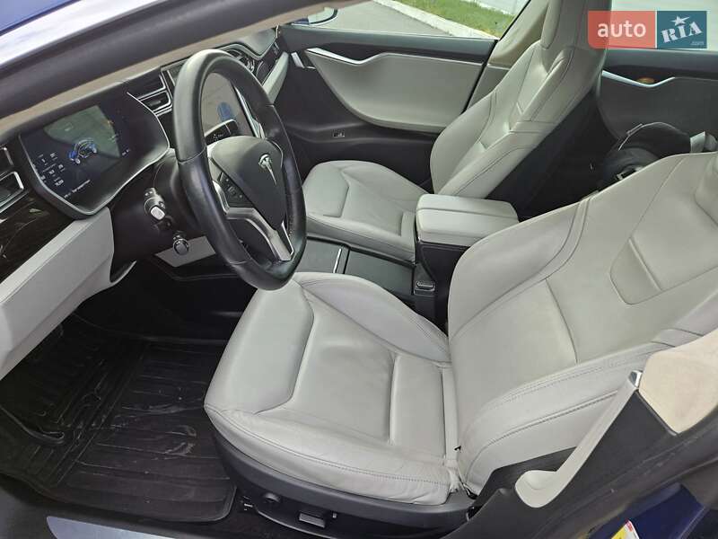 Ліфтбек Tesla Model S 2016 в Львові