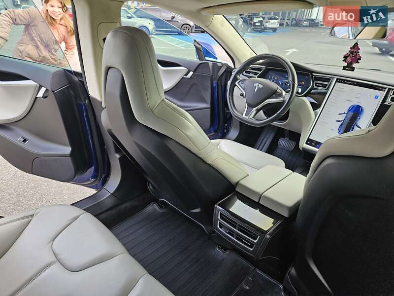 Ліфтбек Tesla Model S 2016 в Львові