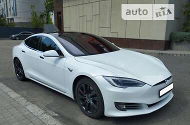 Ліфтбек Tesla Model S 2017 в Дніпрі