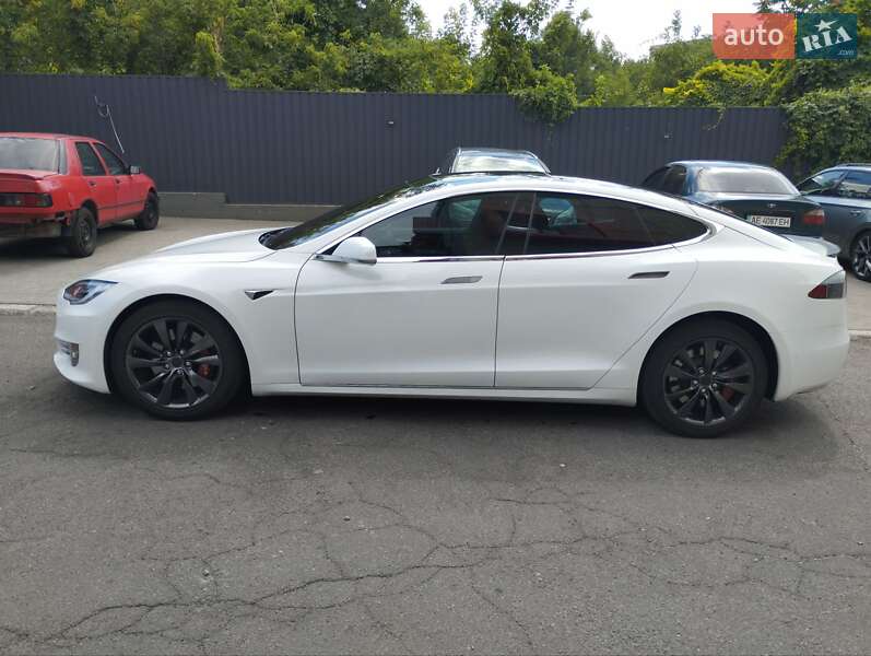 Ліфтбек Tesla Model S 2017 в Дніпрі