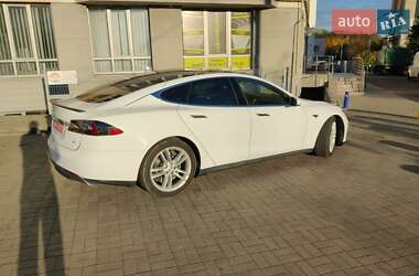 Ліфтбек Tesla Model S 2016 в Львові