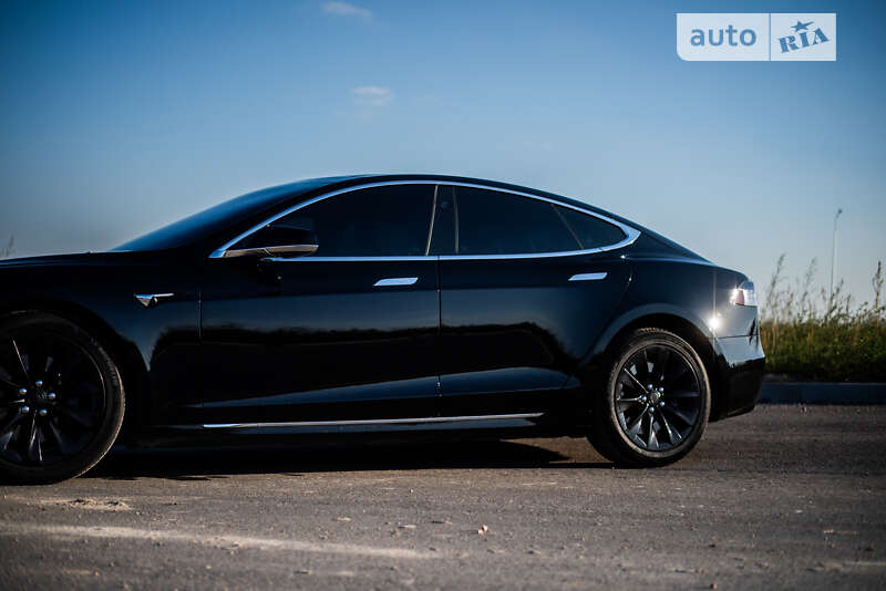 Ліфтбек Tesla Model S 2018 в Рівному