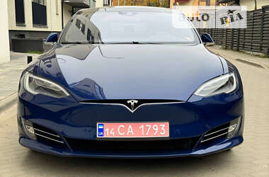 Лифтбек Tesla Model S 2016 в Львове