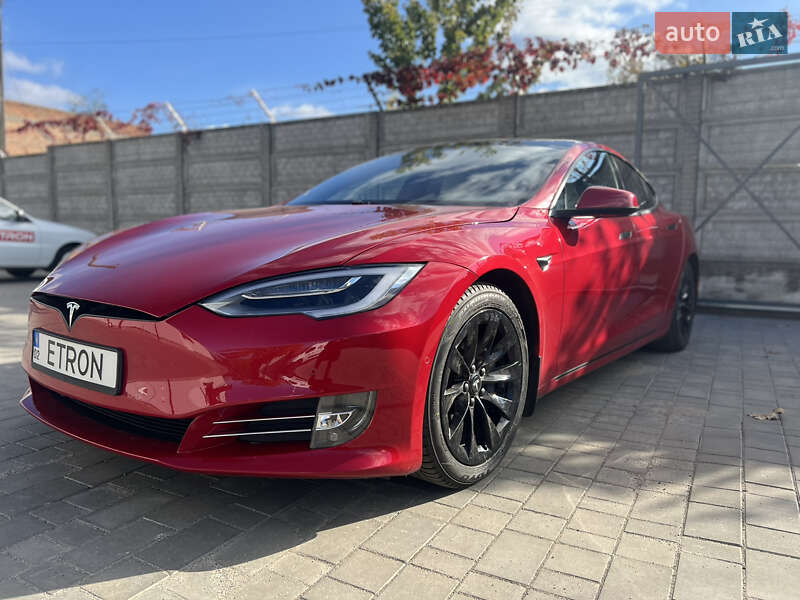 Лифтбек Tesla Model S 2019 в Виннице