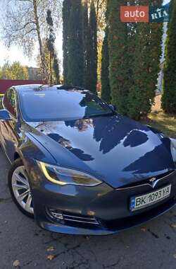 Ліфтбек Tesla Model S 2018 в Рівному