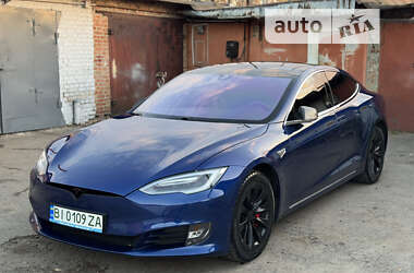 Ліфтбек Tesla Model S 2015 в Полтаві