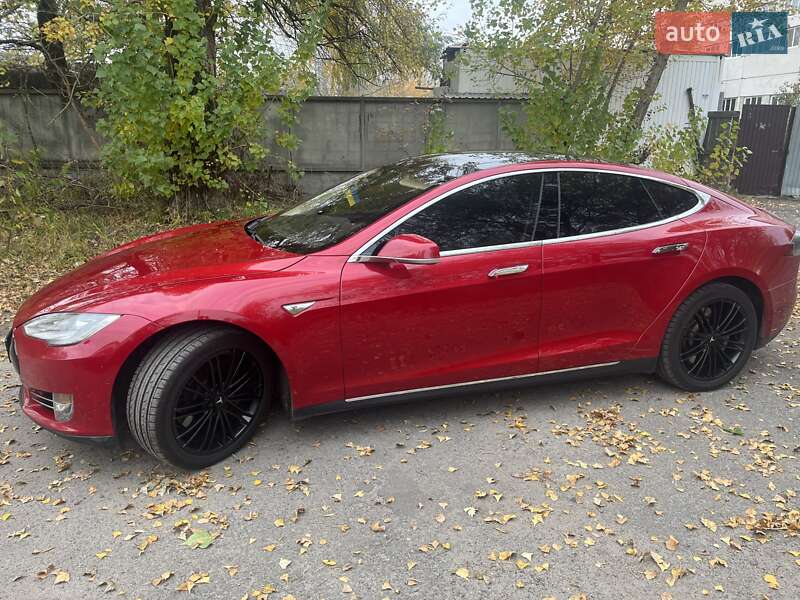 Лифтбек Tesla Model S 2015 в Киеве