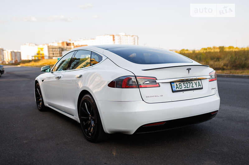 Лифтбек Tesla Model S 2018 в Виннице