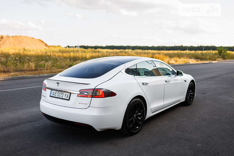 Лифтбек Tesla Model S 2018 в Виннице