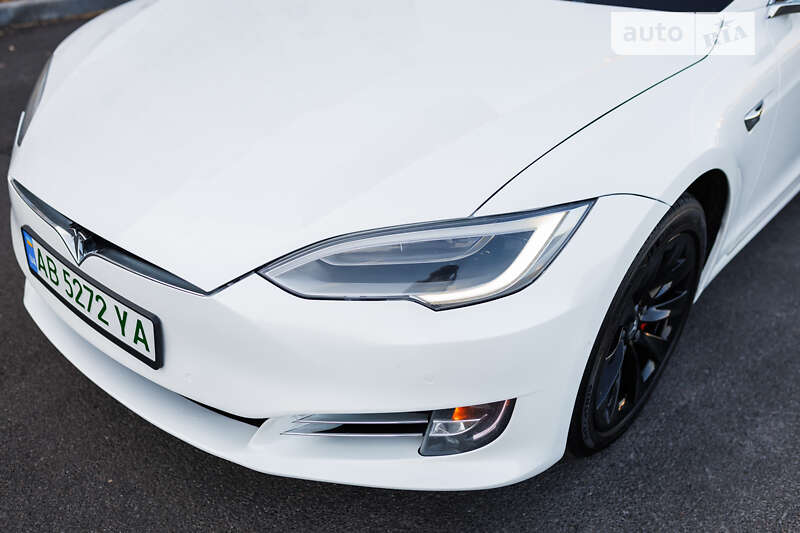 Лифтбек Tesla Model S 2018 в Виннице