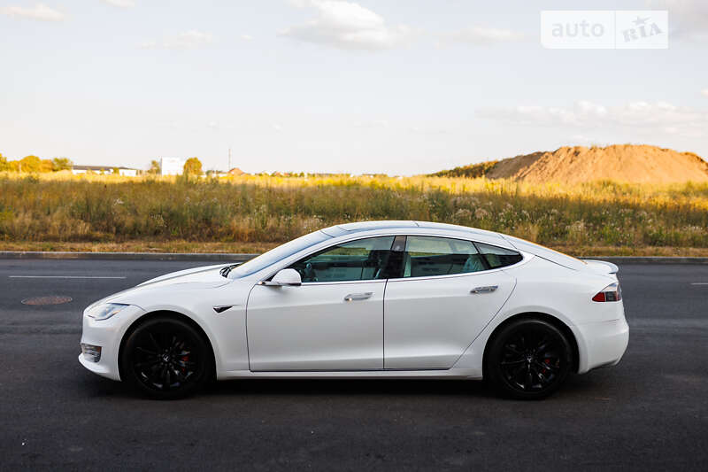 Лифтбек Tesla Model S 2018 в Виннице