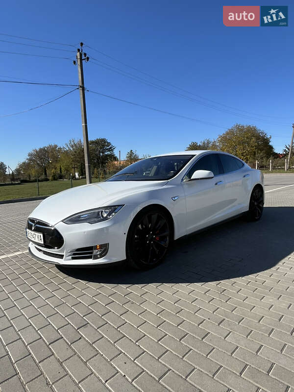 Лифтбек Tesla Model S 2015 в Бершади