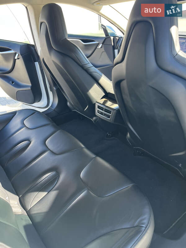 Лифтбек Tesla Model S 2015 в Бершади