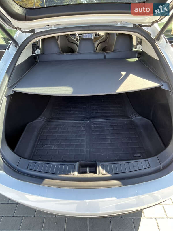 Лифтбек Tesla Model S 2015 в Бершади