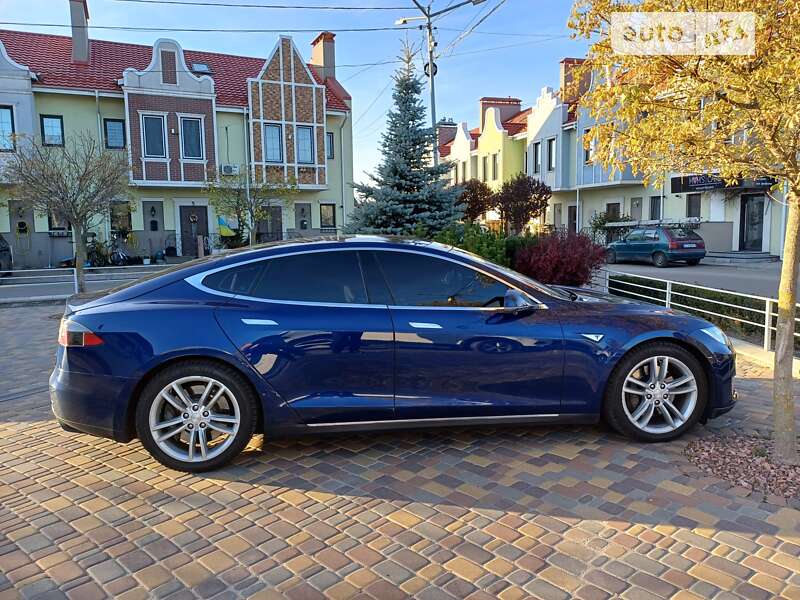 Tesla Model S 2015