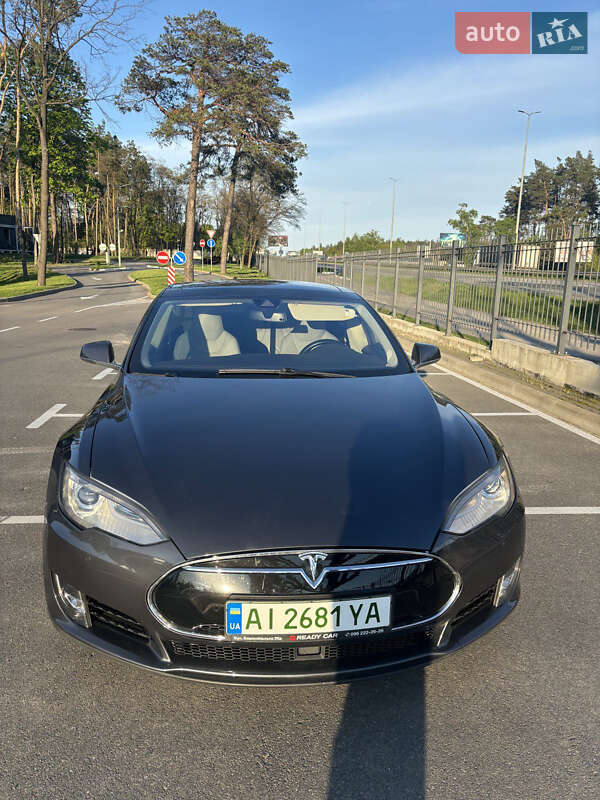 Ліфтбек Tesla Model S 2015 в Києві