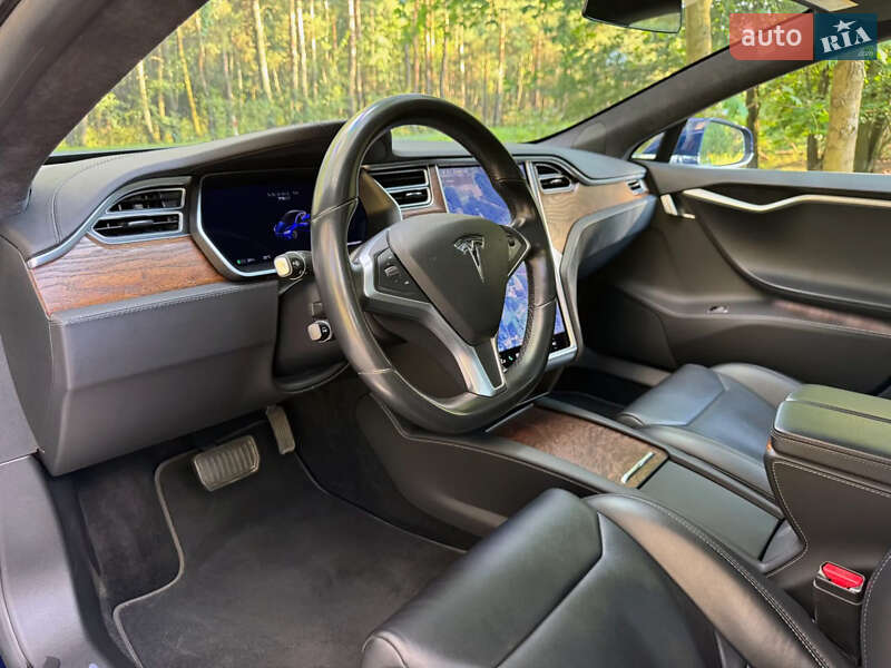 Лифтбек Tesla Model S 2017 в Ирпене