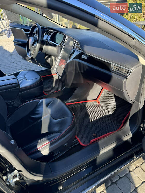 Ліфтбек Tesla Model S 2013 в Івано-Франківську