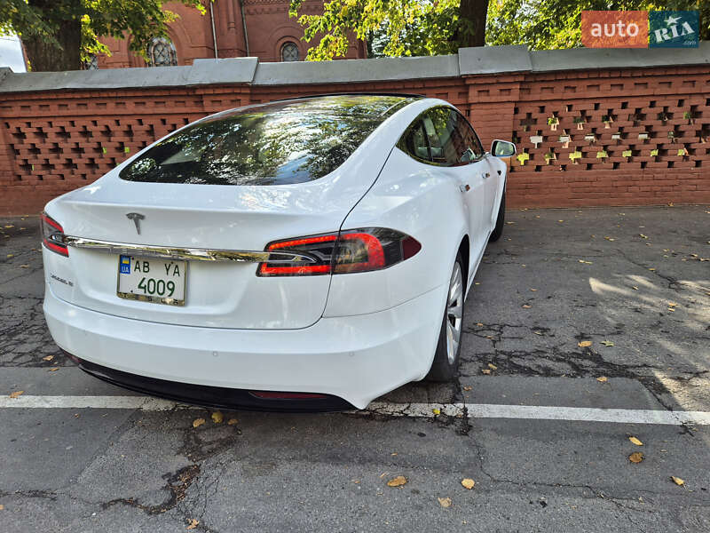 Ліфтбек Tesla Model S 2016 в Вінниці