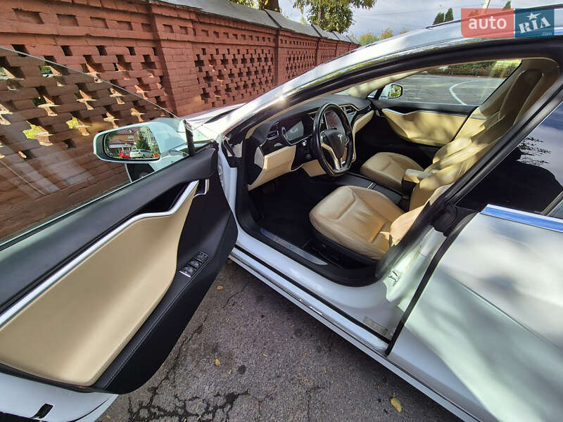 Ліфтбек Tesla Model S 2016 в Вінниці