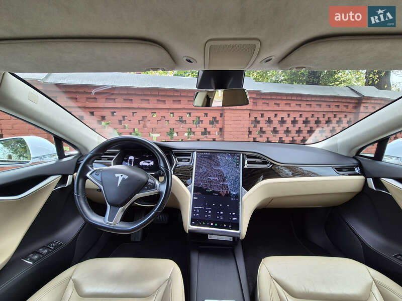 Ліфтбек Tesla Model S 2016 в Вінниці