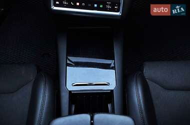 Лифтбек Tesla Model S 2017 в 