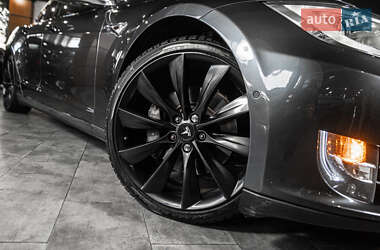 Лифтбек Tesla Model S 2015 в 