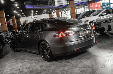 Лифтбек Tesla Model S 2015 в 