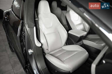 Лифтбек Tesla Model S 2015 в 