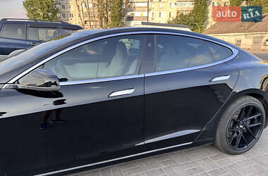 Лифтбек Tesla Model S 2017 в Павлограде